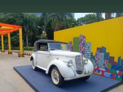 Hire the best luxury wedding car in Bangalore.