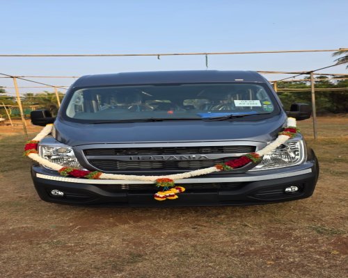 Decorated Force Urbania for wedding travel in Bangalore